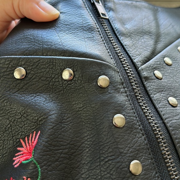 FASHION NOVA mini faux leather zip up skirt - Picture 5 of 6